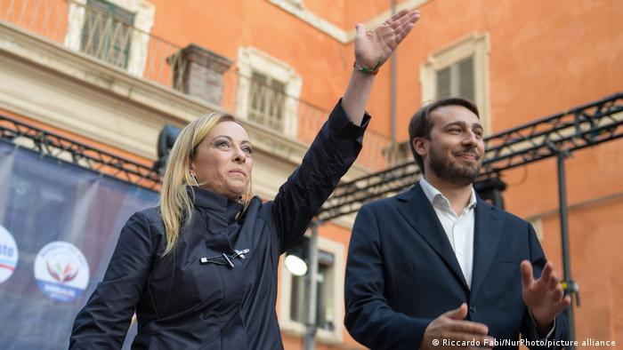 Italie : menée par la fasciste Giorgia Meloni, la coalition de droite en tête