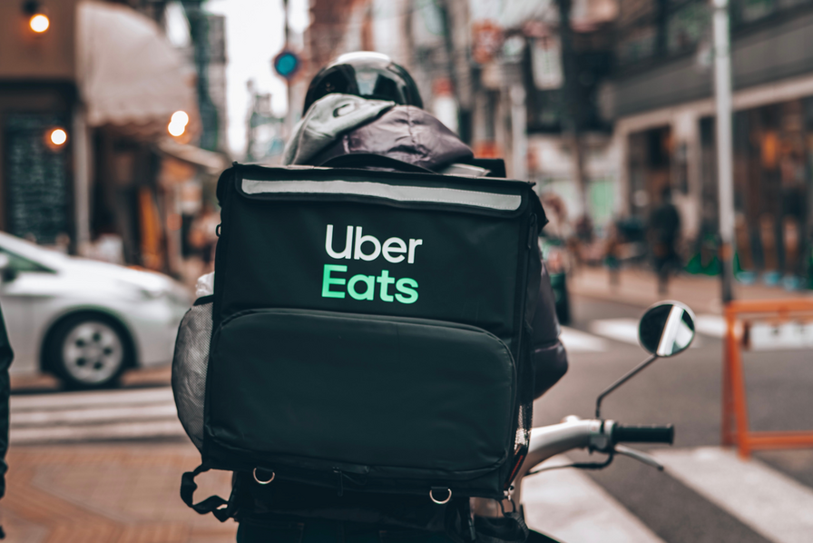 Uber Eats : interview d’un livreur sans-papiers en Bretagne