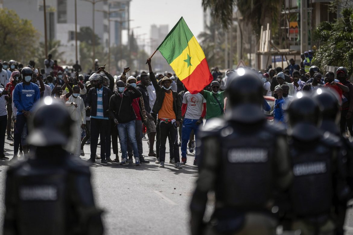 Le peuple sénégalais se soulève contre la bourgeoisie corrompue et l’impérialisme français