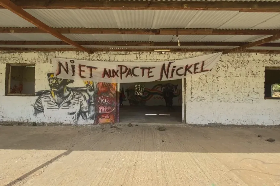 Blocage d'un site minier à Canala, le 11 avril 2024, pour protester contre le "Pacte nickel".